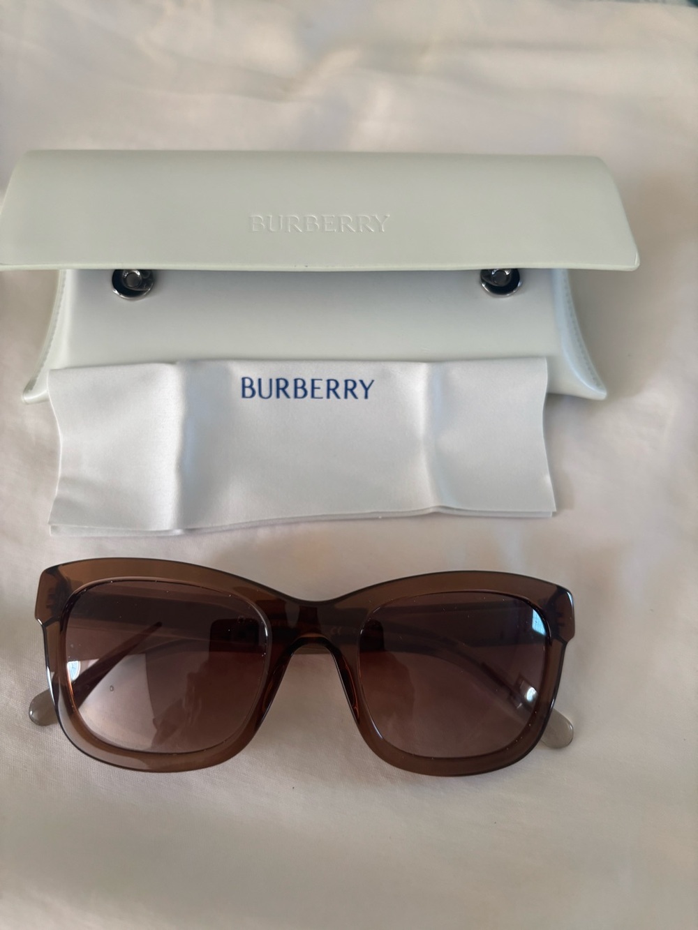 Burberry Women's Brown Gradient Square Sunglasses with case and cleaning cloth.